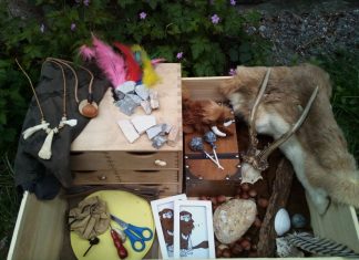 Die neue Steinzeit-Box bietet Deko und Spiele für bis zu zehn Kinder. Foto: Neanderthal-Museum
