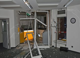 Der Innenraum des Bankfiliale an der Edderscheidter Straße wurde stark beschädigt. Foto: Polizei