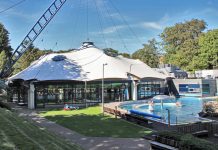 Das Velberter Parkbad an einem sonnigen Tag. Foto: Mathias Kehren