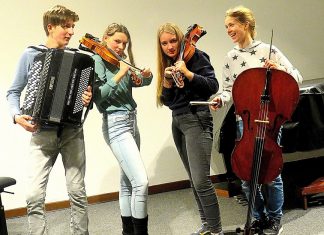Das Ensemble "StreichAkkord" der Musik- und Kunstschule spielt am Samstag vor dem Johanniterheim in Velbert. Foto: privat