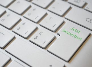 Ausbildungsbetriebe stellen sich zunächst möglichen Bewerbern online vor - anschließend können die Unterlagen zugesandt werden. Foto: pixabay