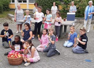 Fruchteis und Äpfel gab es für die Kinder der Stadtranderholung in Heiligenhaus. Foto: privat