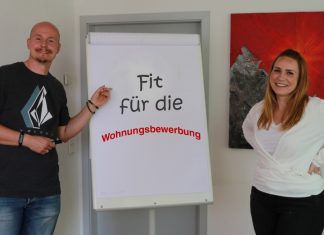 Sozialpädagoge Alexander Lajios und Immobilienfachwirtin Marlene Biernat bieten den Kurs an. Foto: Caritas