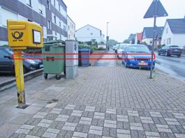 Gefährliche Falle: Der gespannte Draht ist kaum zu erkennen (rote Markierung). Foto: Polizei/Archiv