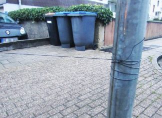 Gefährliche Falle: Der Draht war über den Gehweg gespannt. Foto: Polizei