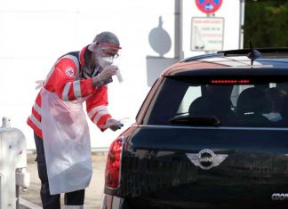 Die Engagierten des DRK sind im Dauereinsatz - unter anderem an den Drive-in-Teststationen. Foto: DRK