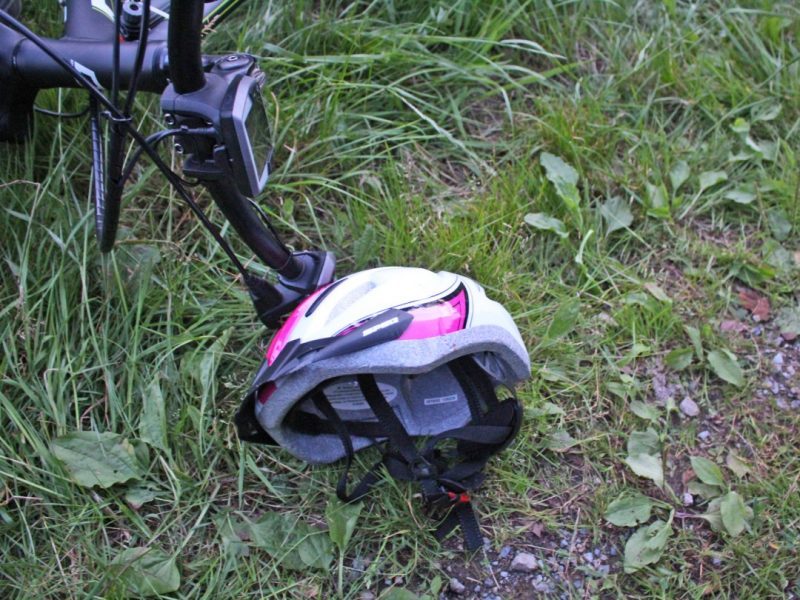 Die Wuppertalerin trug einen Helm, zog sich bei dem Sturz jedoch schwere Verletzungen zu. Foto: Polizei