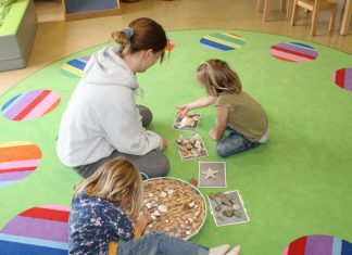 Sich mit den Kindern zu beschäftigen war eine von Mias Aufgaben, nicht aber ihre einzige. Foto: Privat
