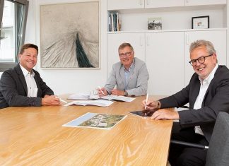Vorstandssprecher Thomas Gundlach mit Jan Söffing (Vorsitzender des Aufsichtsrates) und MBV-Vorstand Christoph Erven. Foto: MBV