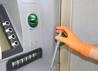 Die Polizei warnt vor Manipulationen an Geldausgabeautomaten. Foto: Polizei