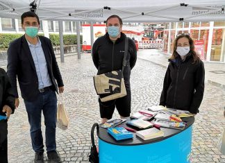 Rainer Matheisen und Oliver Neumann mit Andrea Metz. Foto: Thomas Sterz