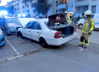 Mit dem weißen Mercedes ist der 17-Jährige gefahren. Foto: Polizei
