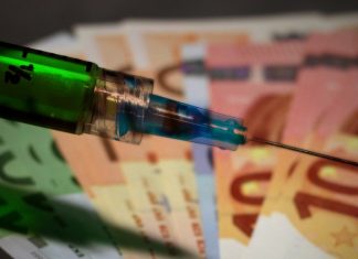 Trickbetrüger gaukeltem einem Ratinger Ehepaar vor, Bargeld für eine Spritze zu benötigen. Die Polizei mahnt zu Vorsicht. Foto: pixabay