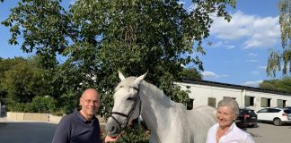 Beate Träm, Züchterin und Projektleiterin des Trakehner-Verbandes, die sich um die Anerkennung der Trakehner Zucht als Immaterielles Kulturerbe der Deutschen UNESCO-Kommission bemüht, und Peter Beyer MdB. Fotorechte: Peter Beyer