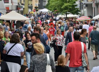 Verkaufsoffene Sonntage auch ohne tragendes Fest - laut CDU Heiligenhaus könnte die Landesregierung bald den Weg dafür frei machen. Archivfoto: Mathias Kehren