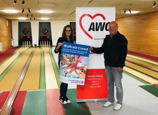 Dina Sulewski von den Stadtwerken Wülfrath und Peter Zwilling von der AWO hoffen auf das Erreichen der Zielmarke. Foto: Stadtwerke