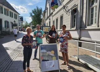 Die VHS-Fachbereichsleitungen Britta Jansen, Philipp Lehr und Alexandra Fuhr sowie die Leiterin Claudia Stawicki. Foto: VHS Ratingen