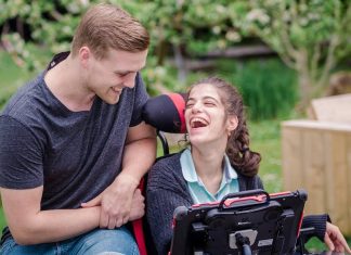 Ein Freiwilliges Soziales Jahr in den WFB Werkstätten des Kreises ist für beide Seiten eine Bereicherung im täglichen Miteinander. Foto: WFB-Werkstätten