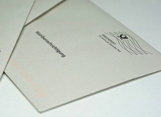 Eine Wahlbenachrichtigung liegt auf einem Tisch. Foto: pixabay