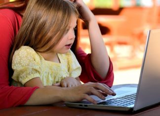 Nicht nur die Versorgung, sondern auch die Bildung ihrer Kinder mussten Mütter während des Corona-Lockdown übernehmen. Foto: pixabay