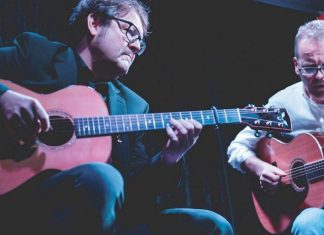 Ozzy Ostermann und Peter Kroll-Ploeger auf der Bühne. Fotorechte: Künstler