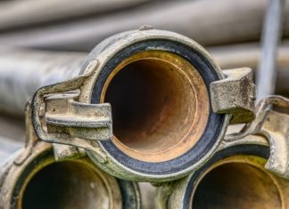 Nach einem Wasserrohrbruch finden Instandsetzungsarbeiten statt. Foto: pixabay