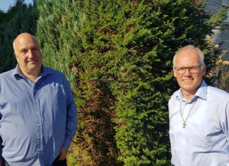 Bürgermeister-Kandidat Andreas Seidler mit dem örtlichen Landtagsabgeordneten Martin Sträßer: Foto: PR Martin Sträßer MdL