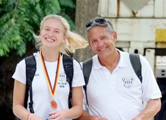 Julia Holzmann mit ihrem Trainer Klaus Suhl. Foto: TV Ratingen