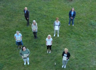 Zum Jubiläum gab es Urkunden. Foto: Finanzamt Velbert