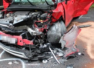 Der Opel Crossland der 61-Jährigen aus Hattingen wurde bei dem Unfall massiv beschädigt. Foto: Polizei