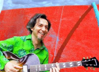 Der Singer-Songwriter Cosimo Erario kommt nach Wülfrath. Fotorechte: Künstler