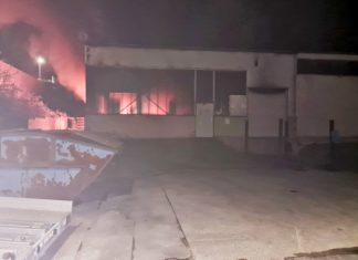 Eine Lagerhalle an der Otto-Hahn-Straße in Heiligenhaus hat gebrannt. Die Polizei bitte um sachdienliche Hinweise. Foto: Polizei