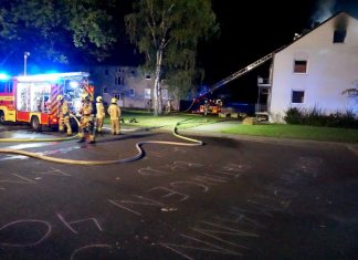 An der Gerhart-Hauptmann-Straße war die Feuerwehr in der Nacht im Einsatz. Foto: FW Ratingen