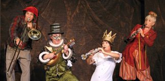 Das Ensemble des Theaters Mimikri gastiert mit dem Märchen in Ratingen. Foto: Jürgen Frisch