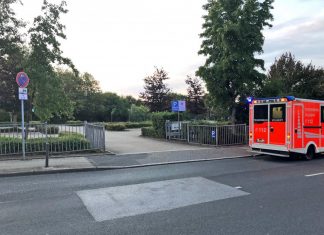 Die Unfallstelle an einem Firmenparkplatz am Rosenhügel. Foto: Polizei