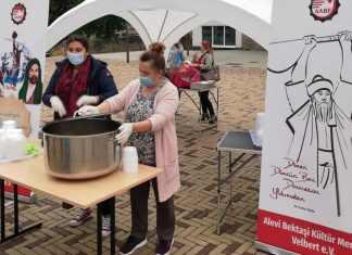 Am Stand gab es Aşure-Süßspeise für alle die wollten. Foto: privat