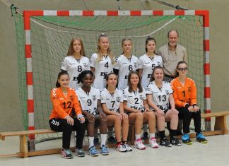 Die C-Jugend des Turnerbundes mit Bernd Kicinski. Foto: TBW