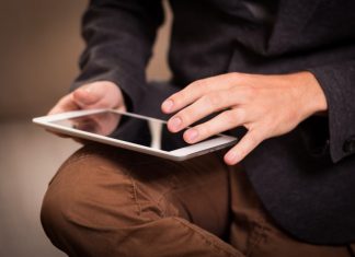Das Lehrpersonal an Schulen in Trägerschaft der Stadt Ratingen erhält iPads. Foto: pixabay