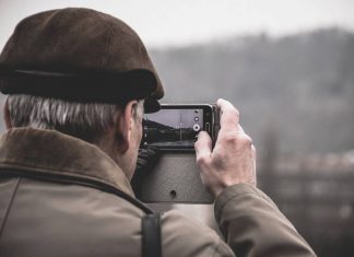 In dem Kurs werden die grundlegenden Handgriffe im Umgang mit Smartphone und Tablet erläutert. Foto: pixabay