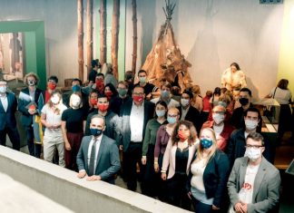 Heiko Maas, Jens Geyer und die Gäste im Neanderthal-Museum. Foto: SPD