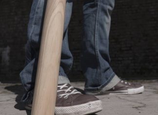 Einer der Angreifer soll mit einem baseballschläger bewaffnet gewesen sein. Symbolfoto: pixabay