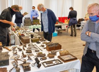 Schlosssammler aus ganz Europa waren zum Treffen gekommen und schauten sich die exklusiv für die Veranstaltung aufgebaute Ausstellung beim FVSB an. Foto: FVSB