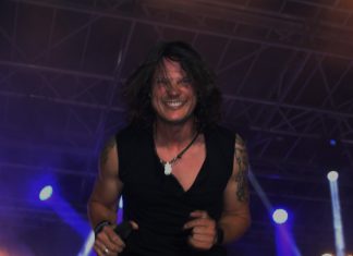 Olli Henrich, hier bei einem Auftritt bei "WüRG im Park", ist einem Millionenpublikum durch "The Voice of Germany" bekannt worden. Foto: Hans-Joachim Kling