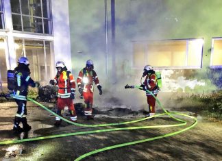 Brennende Müllcontainer an der Gesamtschule an der Hülsbecker Straße haben einen Schaden von mehreren Tausend Euro verursacht. Foto: Polizei