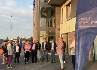 Der Lions Club Velbert/Heiligenhaus hat sich das Velberter Stadion angeschaut und sich von der Arbeit des Vereins berichten lassen. Foto: Lions