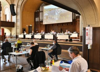 Seit Corona tagt der Rat der Stadt Velbert "auf Abstand" im Bürgerhaus Langenberg. Foto: Mathias Kehren