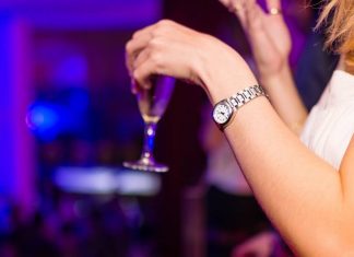 Alkoholkonsum auf einer Feier. Foto: pixabay