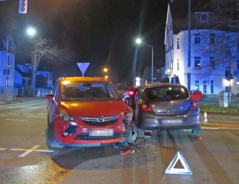 Vorfahrt genommen Unfall auf der Mülheimer Straße