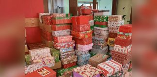 1.135 Päckchen – Aktion “Weihnachten im Schuhkarton” wieder ein Erfolg Ein hoher Päckchenberg ist bei der Aktion zusammengekommen. Foto: privat