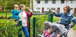 Das Projekt Wellcome unterstützt Familien mit Babys im ersten Lebensjahr. Ehrenamtliche helfen ein- bis zweimal in der Woche bei der Kinderbetreuuung und entlasten so die Eltern. Symbolfoto: SKFM